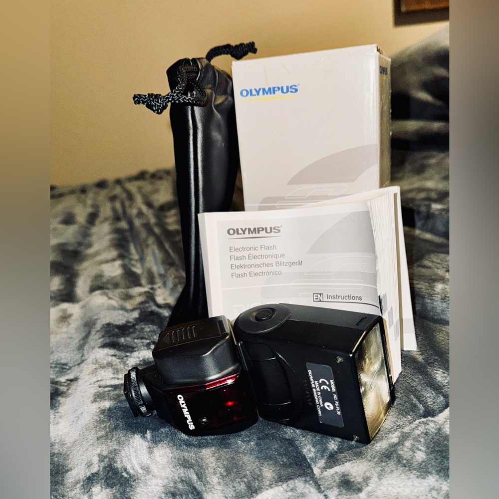 Olympus Black Compact External Camera Flash with Case